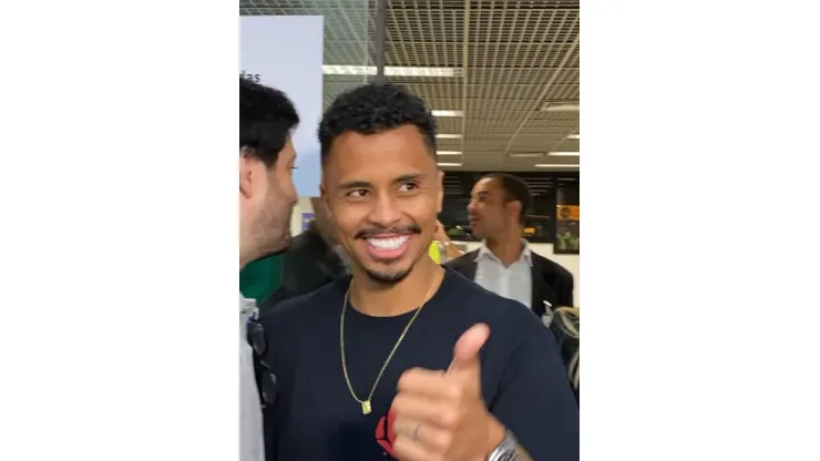 Allan desembarcar no Rio de Janeiro para ser jogador do Flamengo - Foto: Bruno MIrito/GE (@brunomurito)