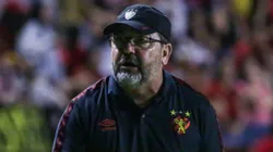 PE - RECIFE - 20/05/2023 - BRASILEIRO B 2023, SPORT X BOTAFOGO-SP - Enderson Moreira tecnico do Sport durante partida contra o Botafogo-SP no estadio Ilha do Retiro pelo campeonato BRASILEIRO B 2023. Foto: Rafael Vieira/AGIF