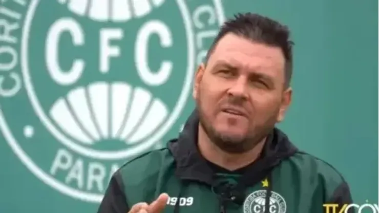Foto: Reprodução/TV Coxa- Thiago Kosloski assumiu o comando do Coritiba e é o treinador interino