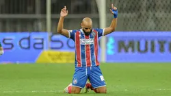 Foto: Jhony Pinho/AGIF - Thaciano, jogador do Bahia, comemora seu gol com jogadores do seu time durante partida contra o Palmeiras no estadio Arena Fonte Nova pelo campeonato BRASILEIRO A 2023.