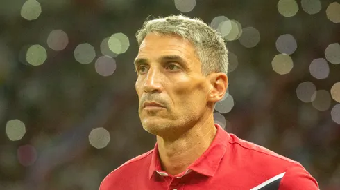 Vojvoda, técnico do Fortaleza, durante partida contra o Palmeiras na Arena Castelão pela Copa do Brasil 2023. Foto: Lucas Emanuel/AGIF