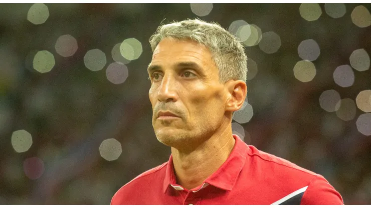 Vojvoda, técnico do Fortaleza, durante partida contra o Palmeiras na Arena Castelão pela Copa do Brasil 2023. Foto: Lucas Emanuel/AGIF
