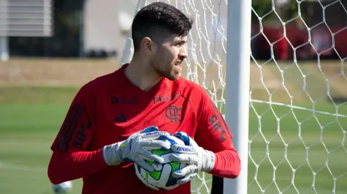 Rossi, novo goleiro do Flamengo em ação no CT Ninho do Urubu Foto: Reprodução/ Twitter oficial do Flamengo
