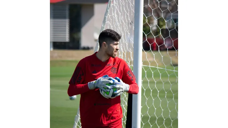 Rossi, novo goleiro do Flamengo em ação no CT Ninho do Urubu Foto: Reprodução/ Twitter oficial do Flamengo
