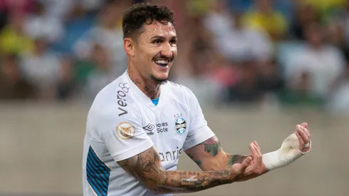 MT - CUIABA - 30/04/2023 - BRASILEIRO A 2023, CUIABA X GREMIO - Vina jogador do Gremio comemora seu gol durante partida contra o Cuiaba no estadio Arena Pantanal pelo campeonato BRASILEIRO A 2023. Foto: Gil Gomes/AGIF