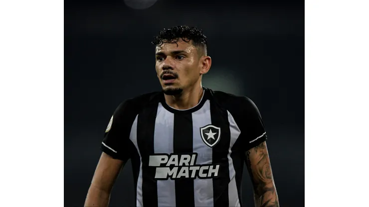 RJ - RIO DE JANEIRO - 10/06/2023 - BRASILEIRO A 2023, BOTAFOGO X FORTALEZA - Tiquinho Soares jogador do Botafogo durante partida contra o Fortaleza no estadio Engenhao pelo campeonato BRASILEIRO A 2023. Foto: Thiago Ribeiro/AGIF