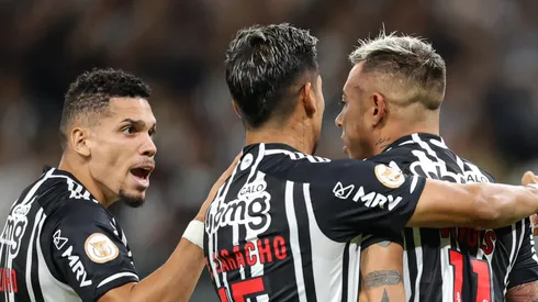 Foto: Gilson Junio/AGIF - Paulinho, Zaracho e Vargas