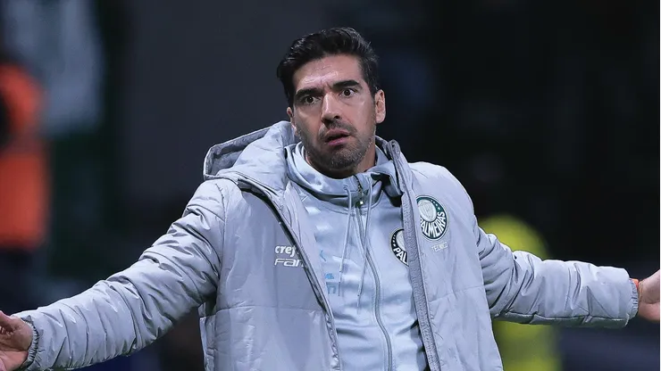 Abel Ferreira durante o jogo de ontem (30)