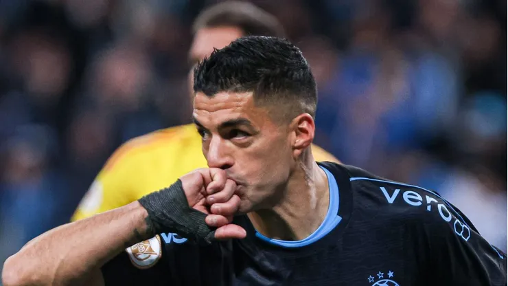RS - PORTO ALEGRE - 27/08/2023 - BRASILEIRO A 2023, GREMIO X CRUZEIRO - Luis Suarez jogador do Gremio comemora seu gol durante partida contra o Cruzeiro no estadio Arena do Gremio pelo campeonato Brasileiro A 2023. Foto: Maxi Franzoi/AGIF