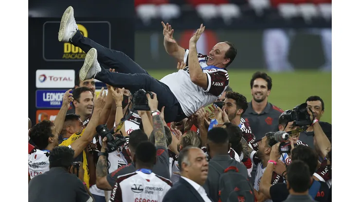 GANHA FORÇA! Ceni aceita voltar ao Flamengo e 1 obstáculo ainda separa - Foto: Wagner Meier/Getty Images