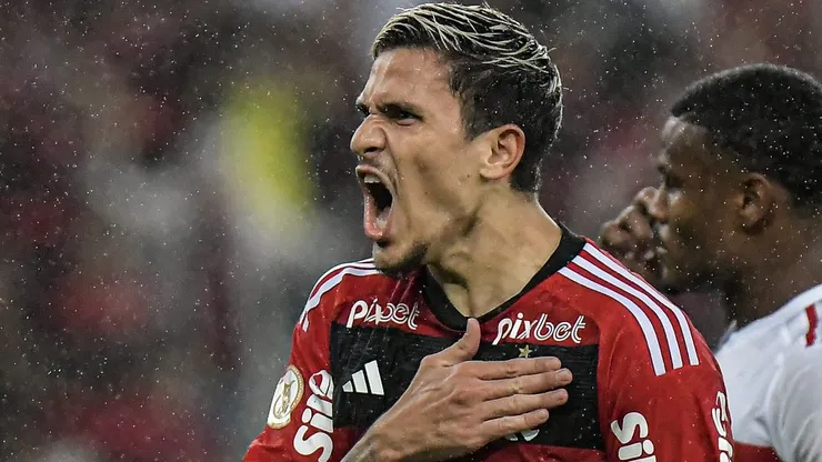 RJ - RIO DE JANEIRO - 13/08/2023 - BRASILEIRO A 2023, FLAMENGO X SAO PAULO -Pedro jogador do Flamengo comemora seu gol durante partida contra o Sao Paulo no estadio Maracana pelo campeonato Brasileiro A 2023. Foto: Thiago Ribeiro/AGIF