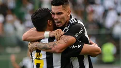 MG - BELO HORIZONTE - 18/03/2023 - MINEIRO 2023, ATLETICO-MG X ATHLETIC CLUB - Hulk jogador do Atletico-MG comemora seu gol com Paulinho jogador da sua equipe durante partida contra o Athletic Club no estadio Independencia pelo campeonato Mineiro 2023. Foto: Gilson Junio/AGIF