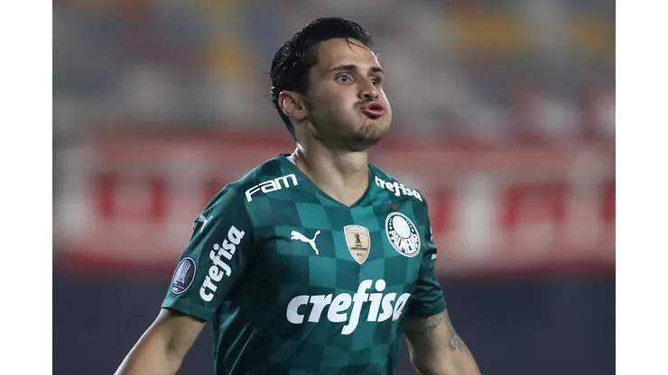 LIMA, PERU - APRIL 21: Raphael Veiga of Palmeiras celebrates after scoring the second goal of his team during a match between Universitario and Palmeiras as part of Group A of Copa CONMEBOL Libertadores 2021 at Estadio Monumental on April 21, 2021 in Lima, Peru. (Photo by Raul Sifuentes/Getty Images)
