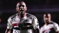 SP - Sao Paulo - 10/04/2022 - BRASILEIRO A 2022, SAO PAULO X ATHELTICO-PR - Welington jogador do Sao Paulo reclama com a arbitragem durante partida contra o Athletico-PR no estadio Morumbi pelo campeonato Brasileiro A 2022. Foto: Ettore Chiereguini/AGIF