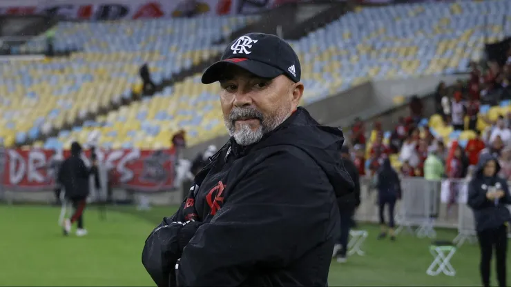 RIO DE JANEIRO, BRAZIL - AUGUST 13: Jorge Sampaoli coach of Flamengo looks on during the match between Flamengo and Sao Paulo as part of Brasileirao 2023 at Maracana Stadium on August 13, 2023 in Rio de Janeiro, Brazil. (Photo by Wagner Meier/Getty Images)