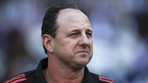 RIO DE JANEIRO, BRAZIL - JUNE 16: Head coach Rogerio Ceni of Sao Paulo looks on during a match between Botafogo and Sao Paulo as part of Brasileirao 2022 at Estadio Olímpico Nilton Santos on June 16, 2022 in Rio de Janeiro, Brazil. (Photo by Buda Mendes/Getty Images)