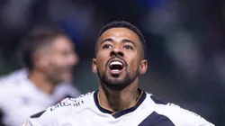 SP - SAO PAULO - 27/08/2023 - BRASILEIRO A 2023, PALMEIRAS X VASCO - Paulinho jogador do Vasco comemora seu gol anulado durante partida contra o Palmeiras no estadio Arena Allianz Parque pelo campeonato Brasileiro A 2023. Foto: Fabio Moreira Pinto/AGIF