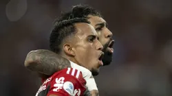 RJ - Rio de Janeiro - 28/02/2023 - RECOPA SUL-AMERICANA, FLAMENGO X INDEPENDIENTE DEL VALLE - Matheus Goncalves e Gabi jogadores do Flamengo durante partida contra o Independiente del Valle no estadio Maracana pelo campeonato Recopa Sul-americana 2023. Foto: Jorge Rodrigues/AGIF