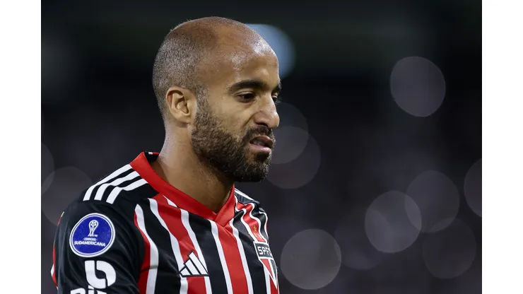 FICA? Casares dá notícia especular sobre possível permanência de Lucas - Foto: Franklin Jacome/Getty Images