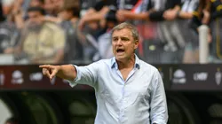 MG - BELO HORIZONTE - 27/08/2023 - BRASILEIRO A 2023, ATLETICO-MG X SANTOS - Diego Aguirre tecnico do Santos durante partida contra o Atletico-MG no estadio Arena MRV pelo campeonato Brasileiro A 2023. Foto: Alessandra Torres/AGIF