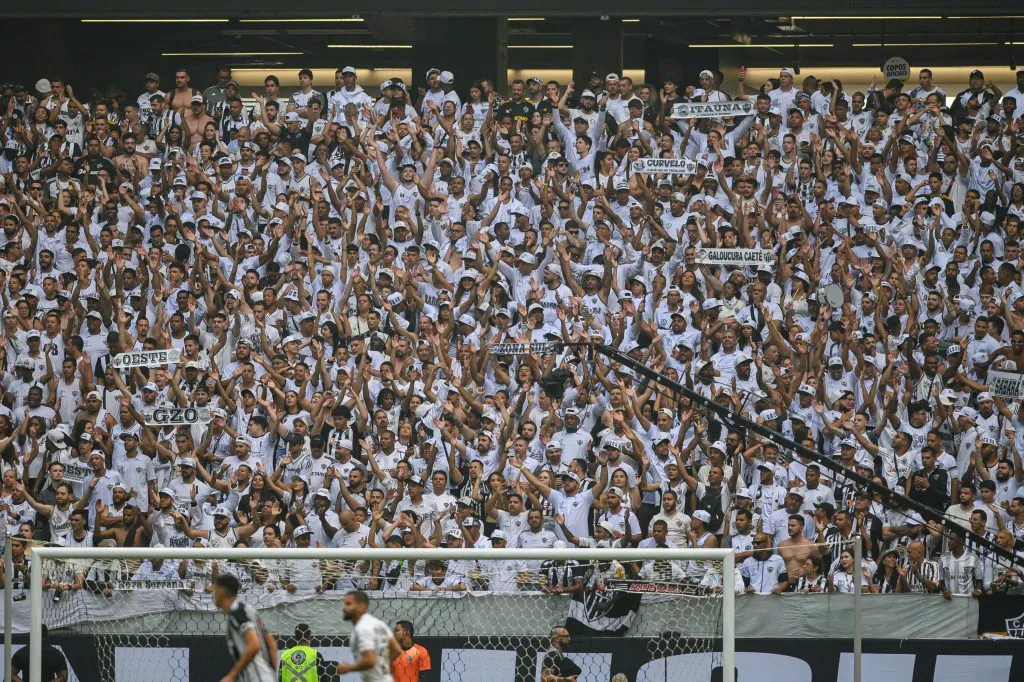 Foto: Alessandra Torres/AGIF – Comportamento da torcid pode punir Atlético-MG