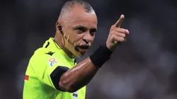 SP - SAO PAULO - 25/07/2023 - COPA DO BRASIL 2023, CORINTHIANS X SAO PAULO - O arbitro Wilton Pereira Sampaio durante partida entre Corinthians e Sao Paulo no estadio Arena Corinthians pelo campeonato Copa do Brasil 2023. Foto: Ettore Chiereguini/AGIF
