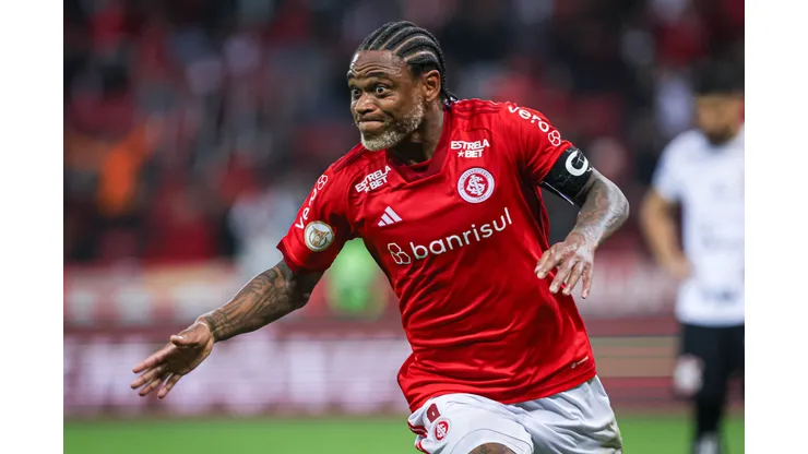 Maxi Franzoi/AGIF - Luiz Adriano pode desfalcar o Colorado nos próximos dias