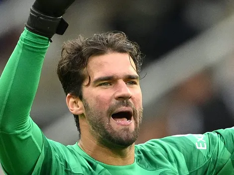 [VÍDEO] Alisson surpreende a tudo e todos com lance que chega imediatamente ao Inter