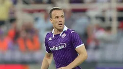 Foto: Gabriele Maltinti/Getty Images - Arthur em ação contra o Lecce