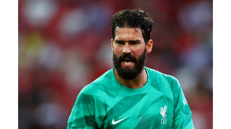 Yong Teck Lim/Getty Images - Alisson salvou o time de Klopp