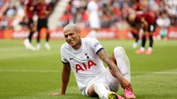 Luke Walker/Getty Images. Richarlison apanha da na Premier League e lance repercute