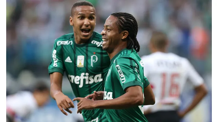 Deyverson (à esquerda) teve ótima passagem pelo Palmeiras e recebeu sondagem do Grêmio