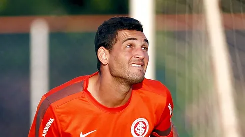 Foto: Felipe Oliveira/AGIF - Gilberto sofre no Cruzeiro