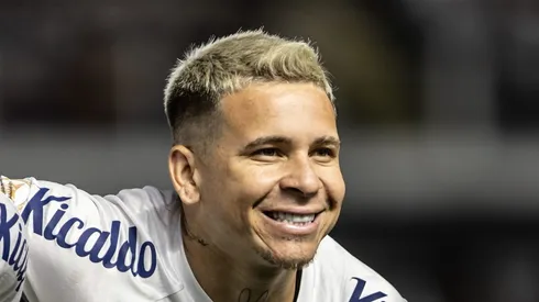 Foto: Abner Dourado/AGIF - Soteldo tira onda em Santos