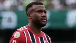 PR - CURITIBA - 29/04/2023 - BRASILEIRO A 2023, CORITIBA X SAO PAULO - Luan jogador do Sao Paulo durante execucao do hino nacional antes da partida contra o Coritiba no estadio Couto Pereira pelo campeonato BRASILEIRO A 2023. Foto: Robson Mafra/AGIF