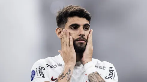 Yuri Alberto com a camisa do Timão.