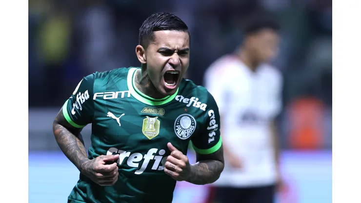 SP - SAO PAULO - 08/07/2023 - BRASILEIRO A 2023, PALMEIRAS X FLAMENGO - Dudu jogador do Palmeiras comemora seu gol durante partida contra o Flamengo no estadio Arena Allianz Parque pelo campeonato Brasileiro A 2023. Foto: Marcello Zambrana/AGIF