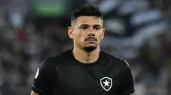 RJ - RIO DE JANEIRO - 15/07/2023 - BRASILEIRO A 2023, BOTAFOGO X BRAGANTINO - Tiquinho Soares jogador do Botafogo durante partida contra o Bragantino no estadio Engenhao pelo campeonato Brasileiro A 2023. Foto: Thiago Ribeiro/AGIF