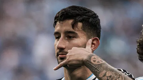 RS - PORTO ALEGRE - 25/06/2023 - BRASILEIRO A 2023, GREMIO X CORITIBA - Mathias Villasanti jogador do Gremio comemora seu gol durante partida contra o Coritiba no estadio Arena do Gremio pelo campeonato BRASILEIRO A 2023. Foto: Maxi Franzoi/AGIF