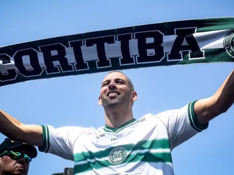 Após Slimani, Coritiba quer fechar com mais dois reforços