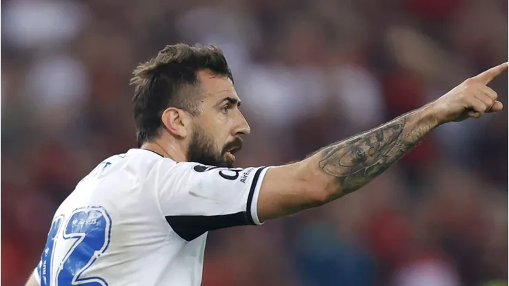 RIO DE JANEIRO, BRAZIL - SEPTEMBER 07: Lucas Pratto of Velez celebrates after scoring the first goal of his team during a Copa CONMEBOL Libertadores 2022 second-leg semifinal match between Flamengo and Velez at Maracana Stadium on September 07, 2022 in Rio de Janeiro, Brazil. (Photo by Buda Mendes/Getty Images)
