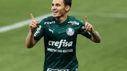SAO PAULO, BRAZIL - JANUARY 18: Raphael Veiga #23 of Palmeiras celebrates after scoring the third goal of his team during the match against Corinthians as part of Brasileirao Series A 2020 at Allianz Parque on January 18, 2021 in Sao Paulo, Brazil. (Photo by Alexandre Schneider/Getty Images)