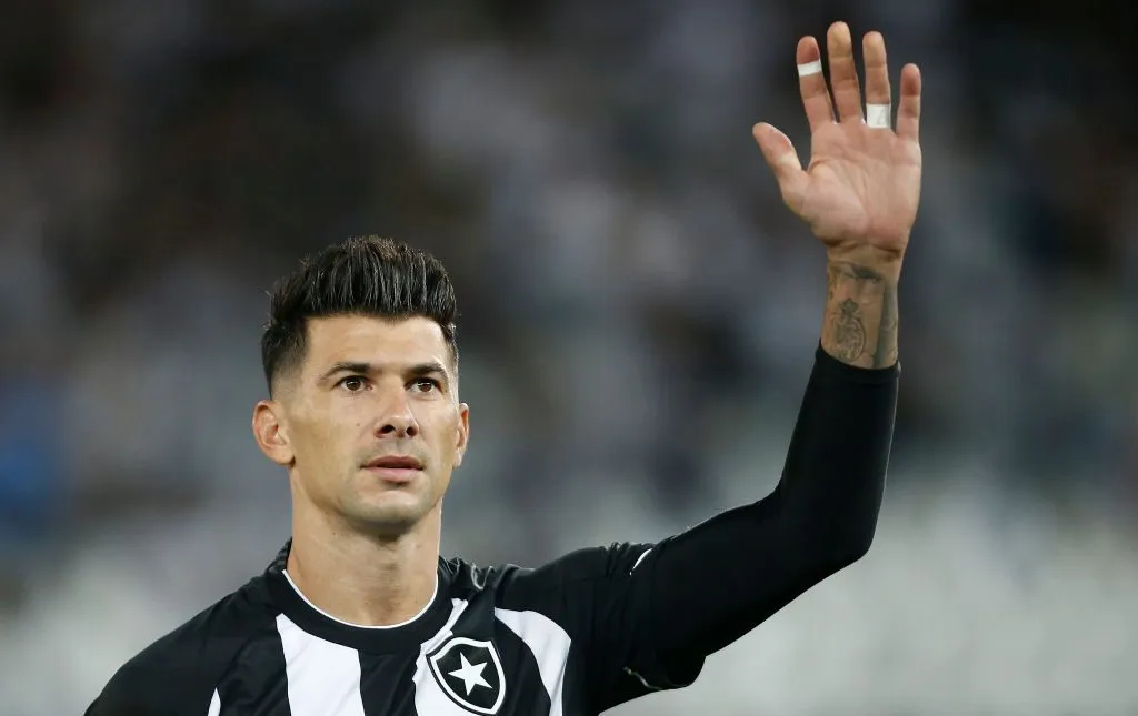 Cuesta tem contrato vigente no Botafogo até dezembro, mas vai sair com antecedência – Foto: Wagner Meier/Getty Images
