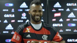 Foto: Pedro Martins/AGIF - Fernandinho é combiçado pelo Paysandu