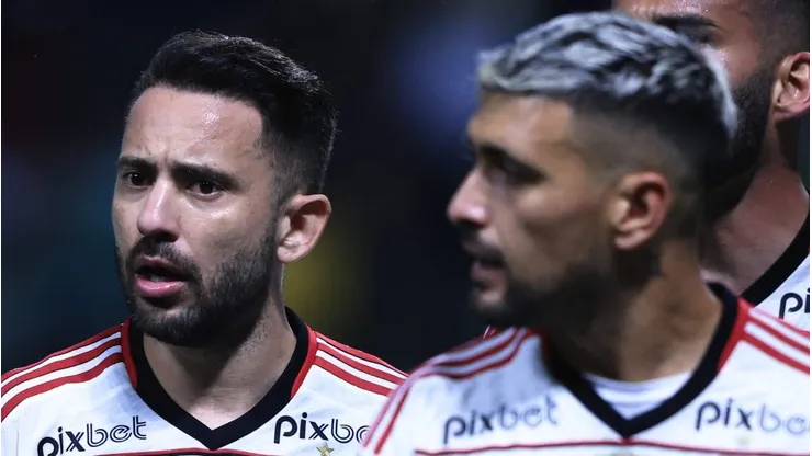 Foto: Ettore Chiereguini/AGIF - Everton Ribeiro e Arrascaeta