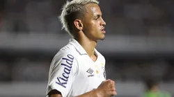 Foto: Pedro Ernesto Guerra Azevedo/Santos FC - Weslley Patati deve ganhar companhia de mais 5 companheiros do Sub-20 no Peixe