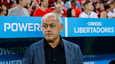 RIO DE JANEIRO, BRAZIL - AUGUST 03: Francisco Arce coach of Olimpia looks on prior to the Copa CONMEBOL Libertadores round of 16 first leg match between Flamengo and Olimpia at Maracana Stadium on August 03, 2023 in Rio de Janeiro, Brazil. (Photo by Wagner Meier/Getty Images)