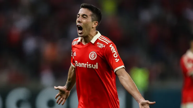 RS - Porto Alegre - 14/08/2022 - BRASILEIRO A 2022, INTERNACIONAL X FLUMINENSE - Carlos de Pena jogador do Internacional comemora seu gol durante partida contra o Fluminense no estadio Beira-Rio pelo campeonato Brasileiro A 2022. Foto: Pedro H. Tesch/AGIF