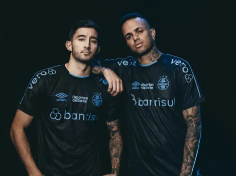 Grêmio oficializa lançamento de terceiro uniforme com referência HISTÓRICA