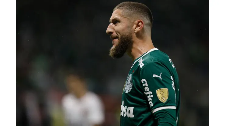 SAO PAULO, BRAZIL - SEPTEMBER 06: Zé Rafael of Palmeiras reacts during a Copa CONMEBOL Libertadores 2022 second-leg semifinal match between Palmeiras and Athletico Paranaense at Allianz Parque on September 06, 2022 in Sao Paulo, Brazil. (Photo by Ricardo Moreira/Getty Images)
